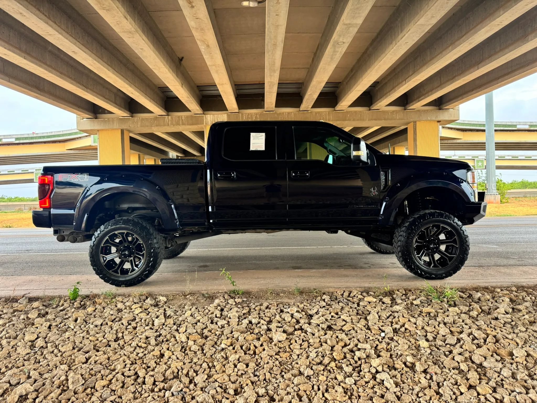 Used 2021 Ford F250 Lariat w/ Lariat Ultimate Package AWD/4WD image 2