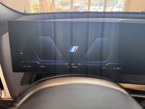 Used 2022 BMW iX xDrive50 w/ Premium Package image 17