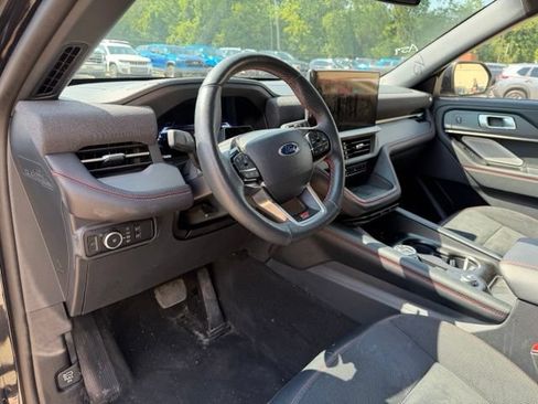Used 2025 Ford Explorer ST AWD/4WD image 9