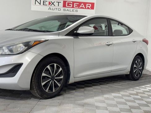 Used 2016 Hyundai Elantra SE FWD image 3
