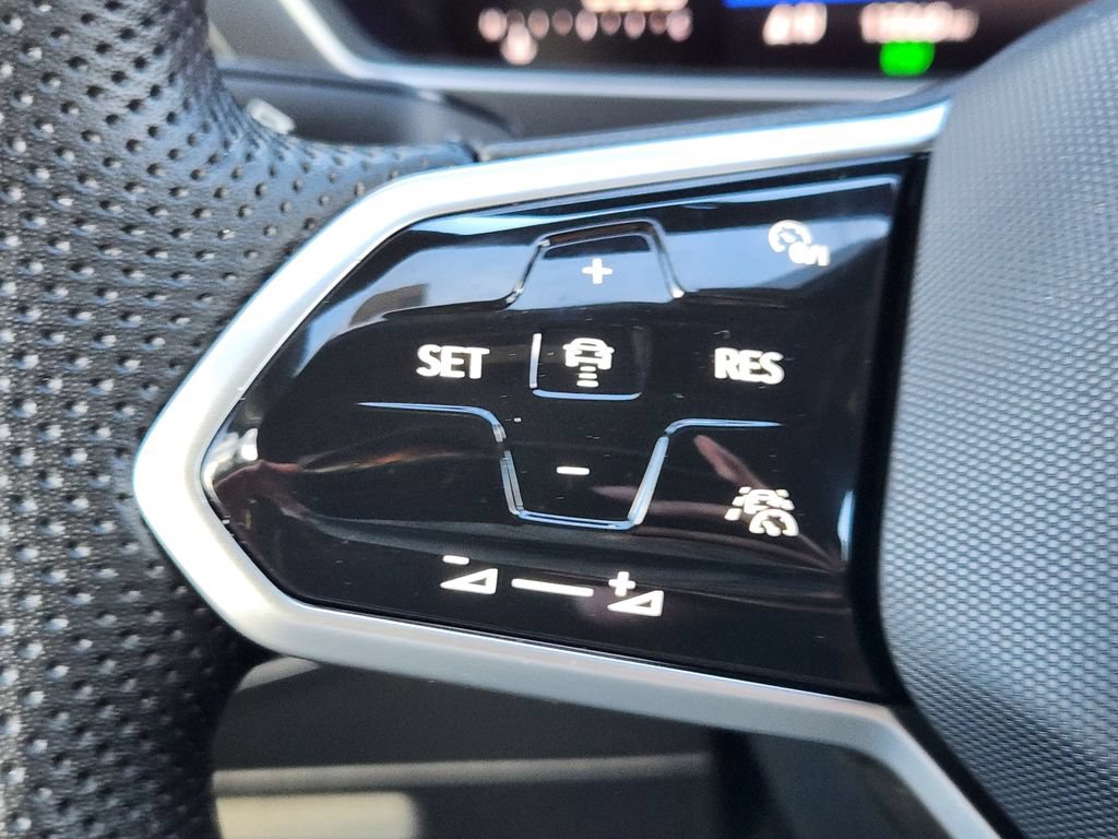 Certified 2024 Volkswagen Tiguan SE R-Line AWD/4WD image 18