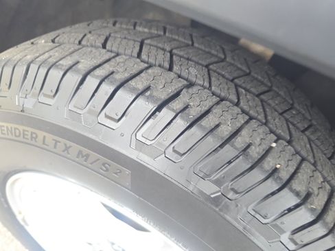 Used 2020 Jeep Grand Cherokee Laredo image 32