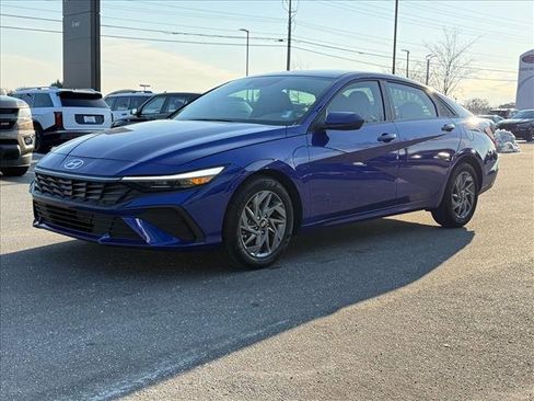 Certified 2024 Hyundai Elantra SEL image 7