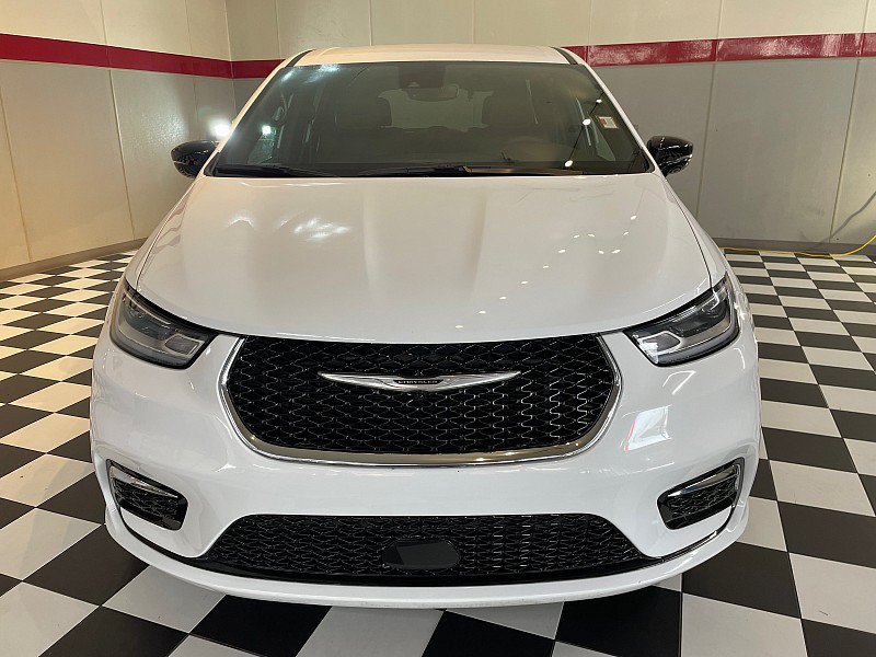 Used 2026 Chrysler Pacifica Select FWD image 2