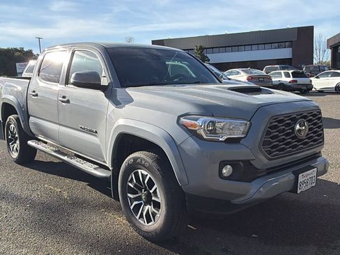 Used 2021 Toyota Tacoma TRD Sport w/ TRD Premium Sport Package image 3