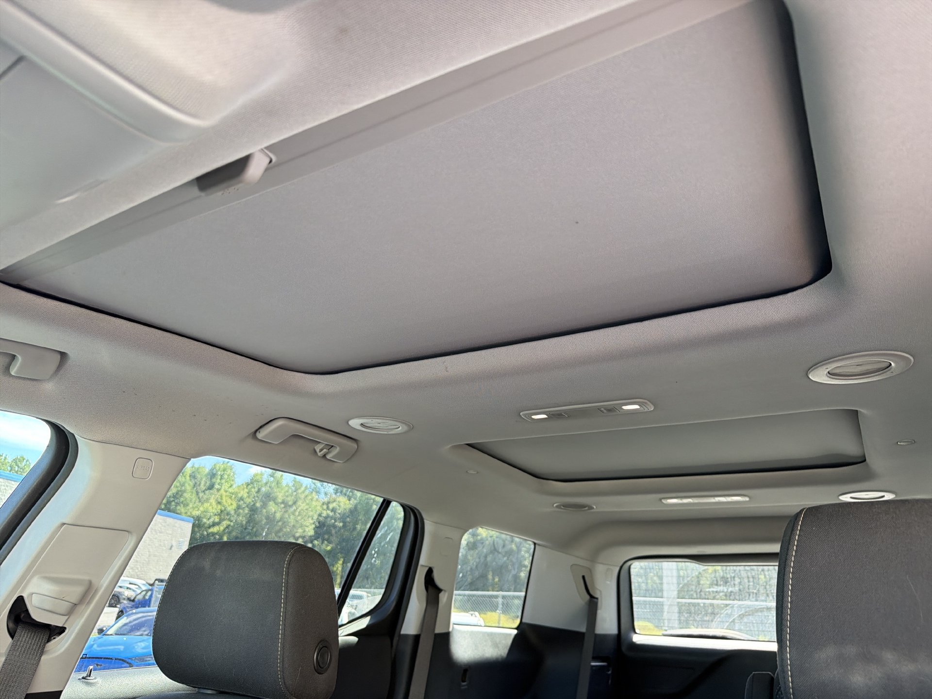 Used 2023 GMC Acadia SLE w/ Driver Convenience Package FWD image 11