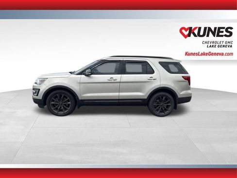 Used 2017 Ford Explorer XLT w/ Equipment Group 202A AWD/4WD image 10
