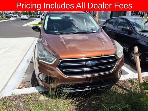 Used 2017 Ford Escape SE w/ Equipment Group 201A FWD image 2