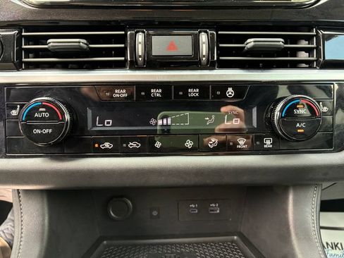 Certified 2025 Nissan Pathfinder SL FWD image 15