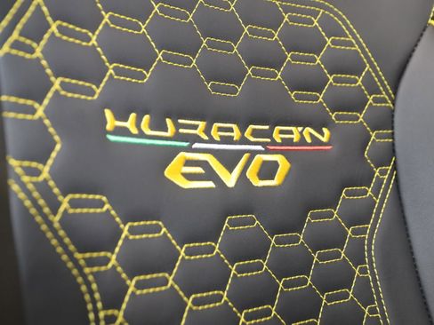 Used 2023 Lamborghini Huracan EVO image 16