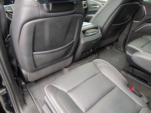 Used 2023 Cadillac Escalade Premium Luxury image 18