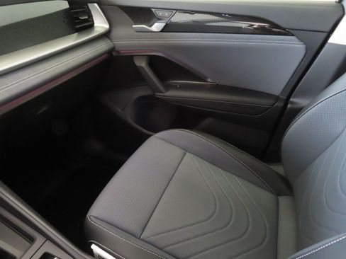 New 2026 Volkswagen Tiguan SE image 21