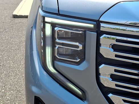 Used 2025 GMC Sierra 1500 Denali AWD/4WD image 9