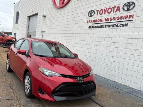 Used 2017 Toyota Corolla LE image 3