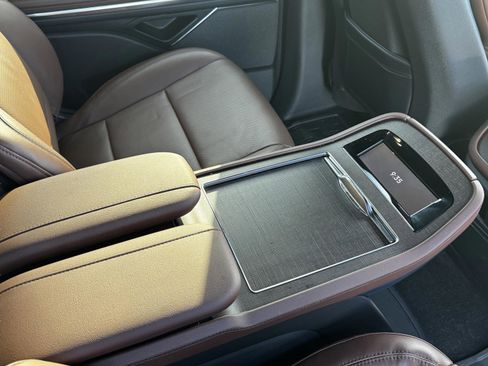 Used 2025 Lincoln Navigator Reserve image 34