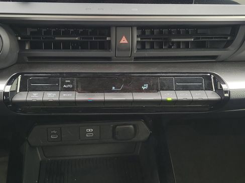 Used 2024 Toyota Prius LE FWD image 26