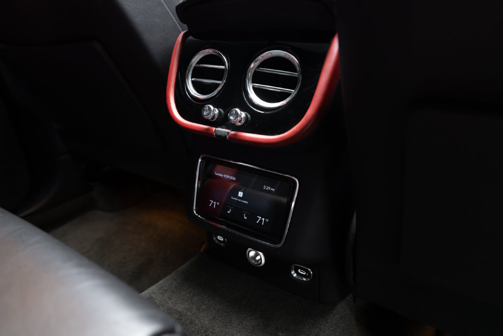 Used 2022 Bentley Bentayga AWD/4WD image 44