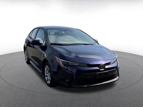 Used 2025 Toyota Corolla LE image 3