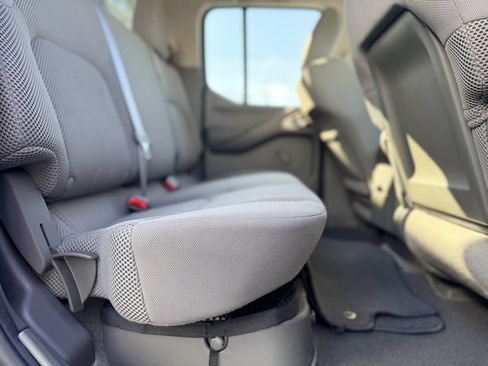 Used 2012 Nissan Frontier S image 18
