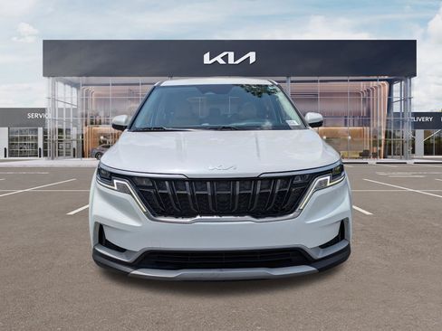 Certified 2024 Kia Carnival LX FWD image 7