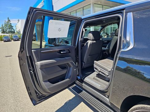 New 2026 Chevrolet Suburban High Country AWD/4WD image 16