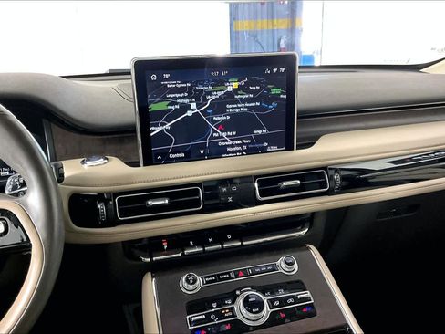 Used 2023 Lincoln Aviator Reserve image 7