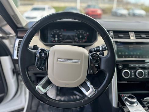 Used 2020 Land Rover Discovery HSE image 24