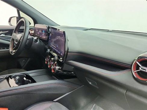 Used 2025 Chevrolet Blazer EV RS image 21