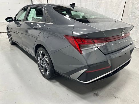 Used 2025 Hyundai Elantra SEL FWD image 5