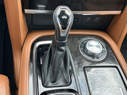 Used 2024 INFINITI QX80 Sensory image 17