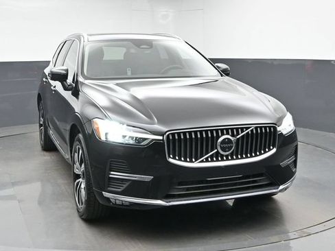 Used 2023 Volvo XC60 B5 Plus AWD/4WD image 2