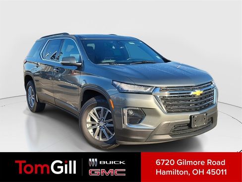 Used 2023 Chevrolet Traverse LT image 1