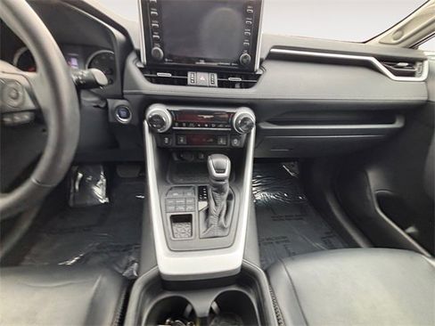 Used 2020 Toyota RAV4 XLE Premium image 11