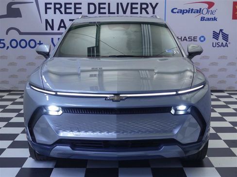 Used 2024 Chevrolet Equinox EV LT AWD/4WD image 2