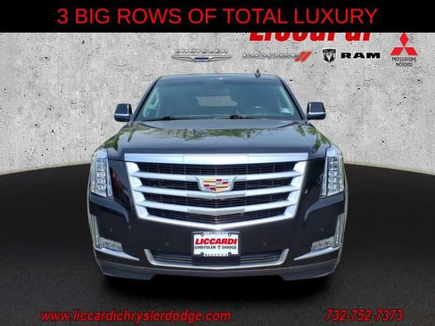 Used 2019 Cadillac Escalade ESV Luxury AWD/4WD image 2