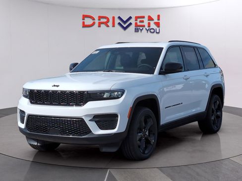 New 2025 Jeep Grand Cherokee Altitude image 16