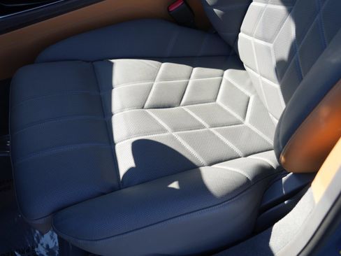 Used 2025 BMW i7 xDrive60 w/ Executive Package image 11