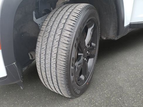 Used 2023 Jeep Grand Cherokee L Altitude image 33