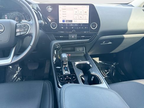 Used 2025 Lexus NX 250 FWD w/ Towing Package (2000 Lbs) image 19