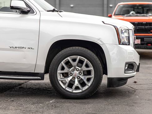 Used 2017 GMC Yukon XL SLT w/ Open Road Package AWD/4WD image 10