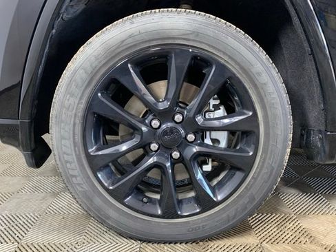 Used 2021 Jeep Grand Cherokee Laredo X AWD/4WD image 34