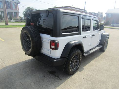 Used 2025 Jeep Wrangler Unlimited Sport AWD/4WD image 3