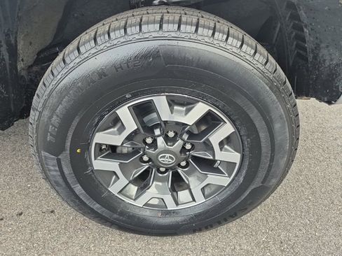 Used 2021 Toyota Tacoma TRD Off-Road image 8