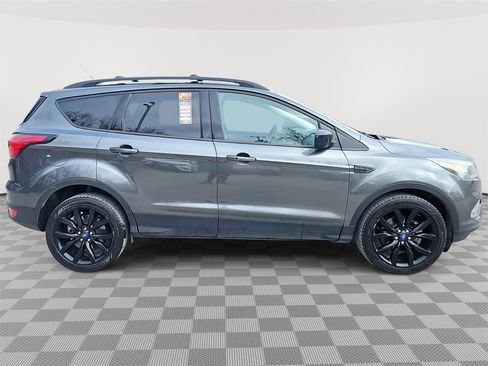 Used 2019 Ford Escape SE image 4