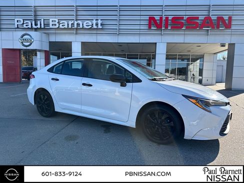 Used 2024 Toyota Corolla LE image 2