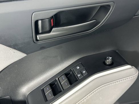Used 2020 Toyota Highlander LE FWD image 13