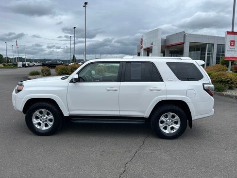 Used 2014 Toyota 4Runner SR5 AWD/4WD image 10