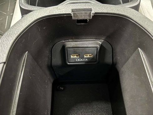 Used 2021 Toyota RAV4 XLE image 30