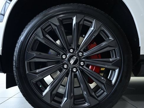 Used 2025 Cadillac Escalade ESV V image 9