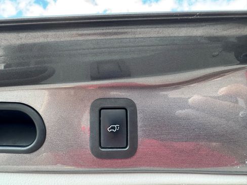 Used 2015 Toyota Highlander LE image 42